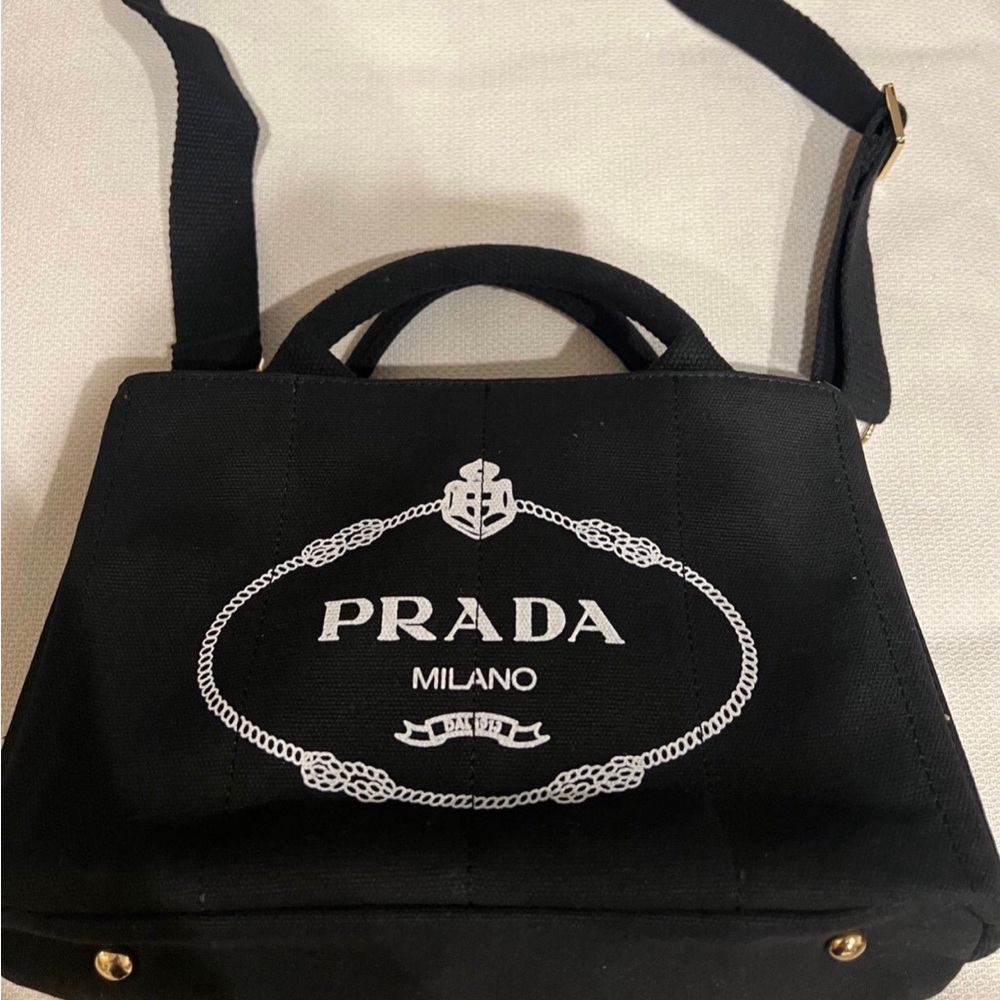 BLACK Prada canapa